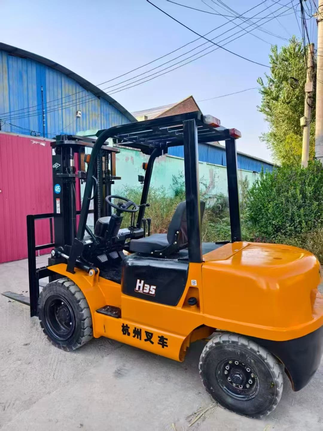 3.5-Tons Forklift - Image 2