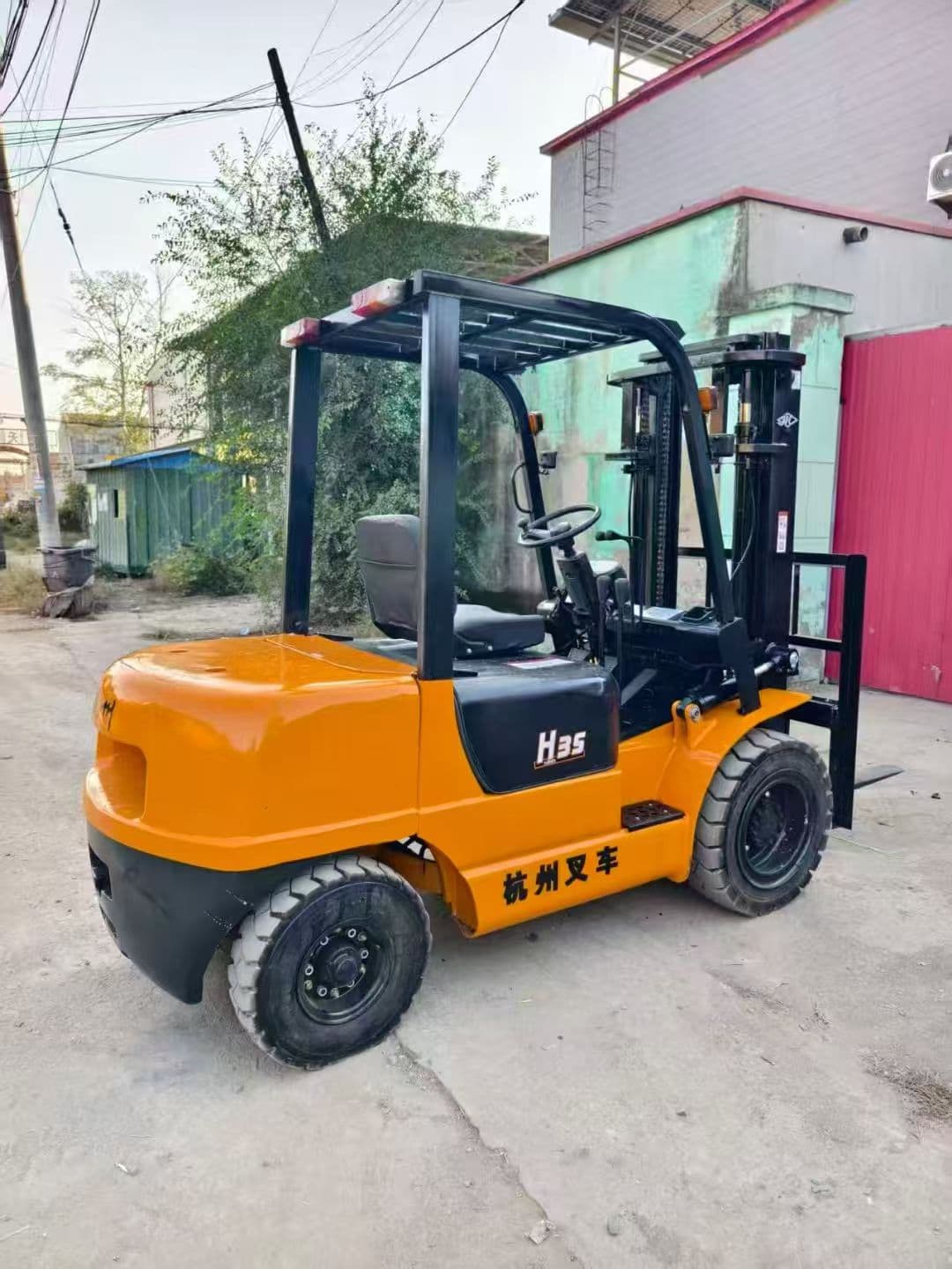 3.5-Tons Forklift - Image 3