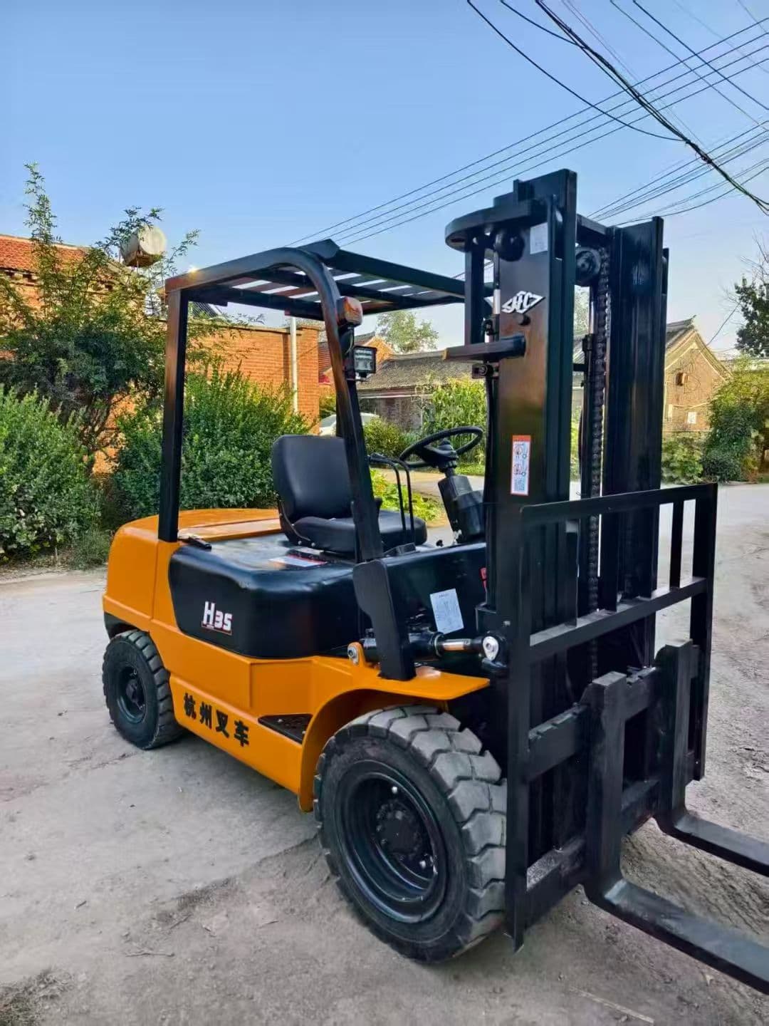 3.5-Tons Forklift - Image 4