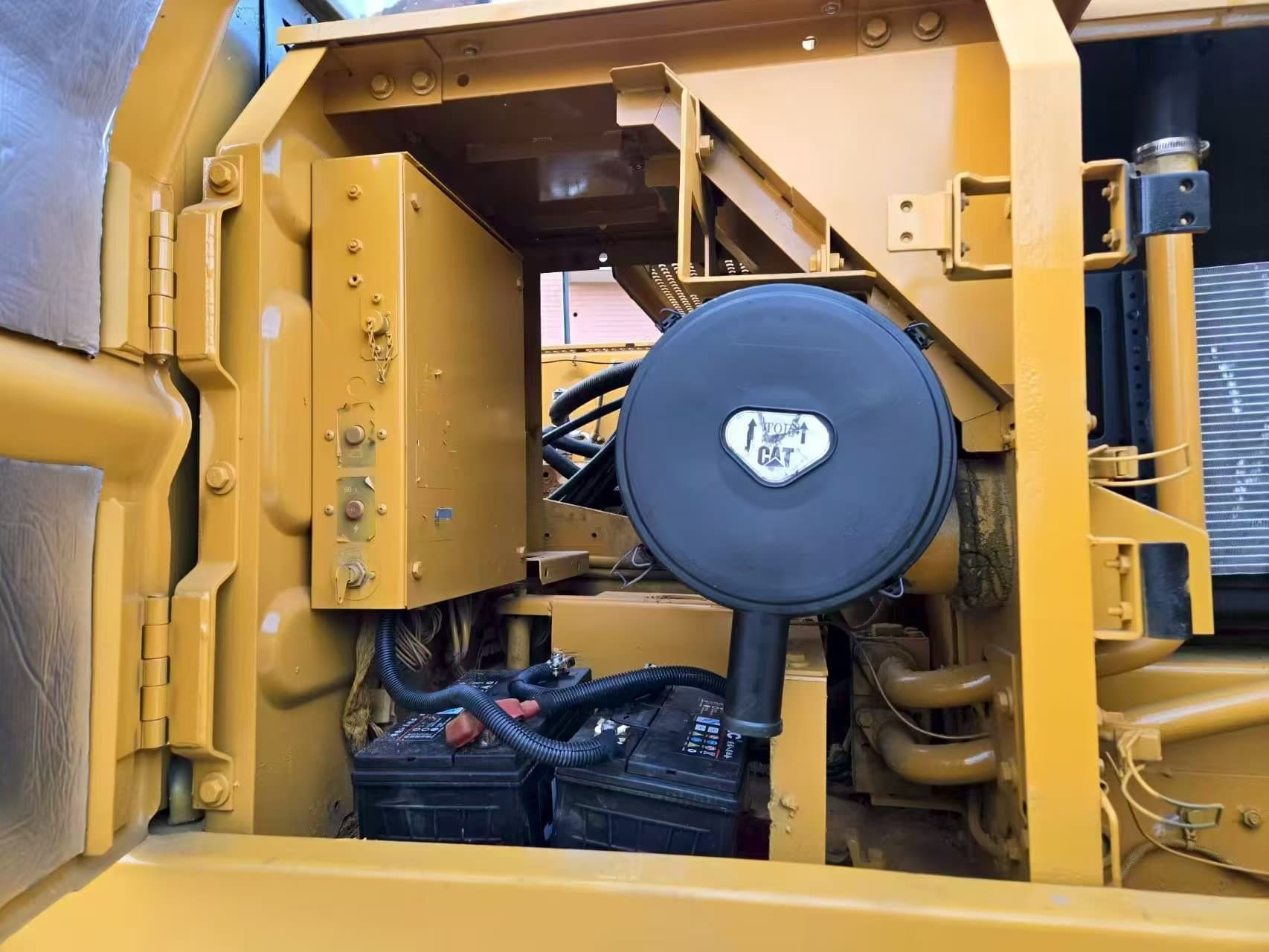 Caterpillar 320C Excavator - Image 11