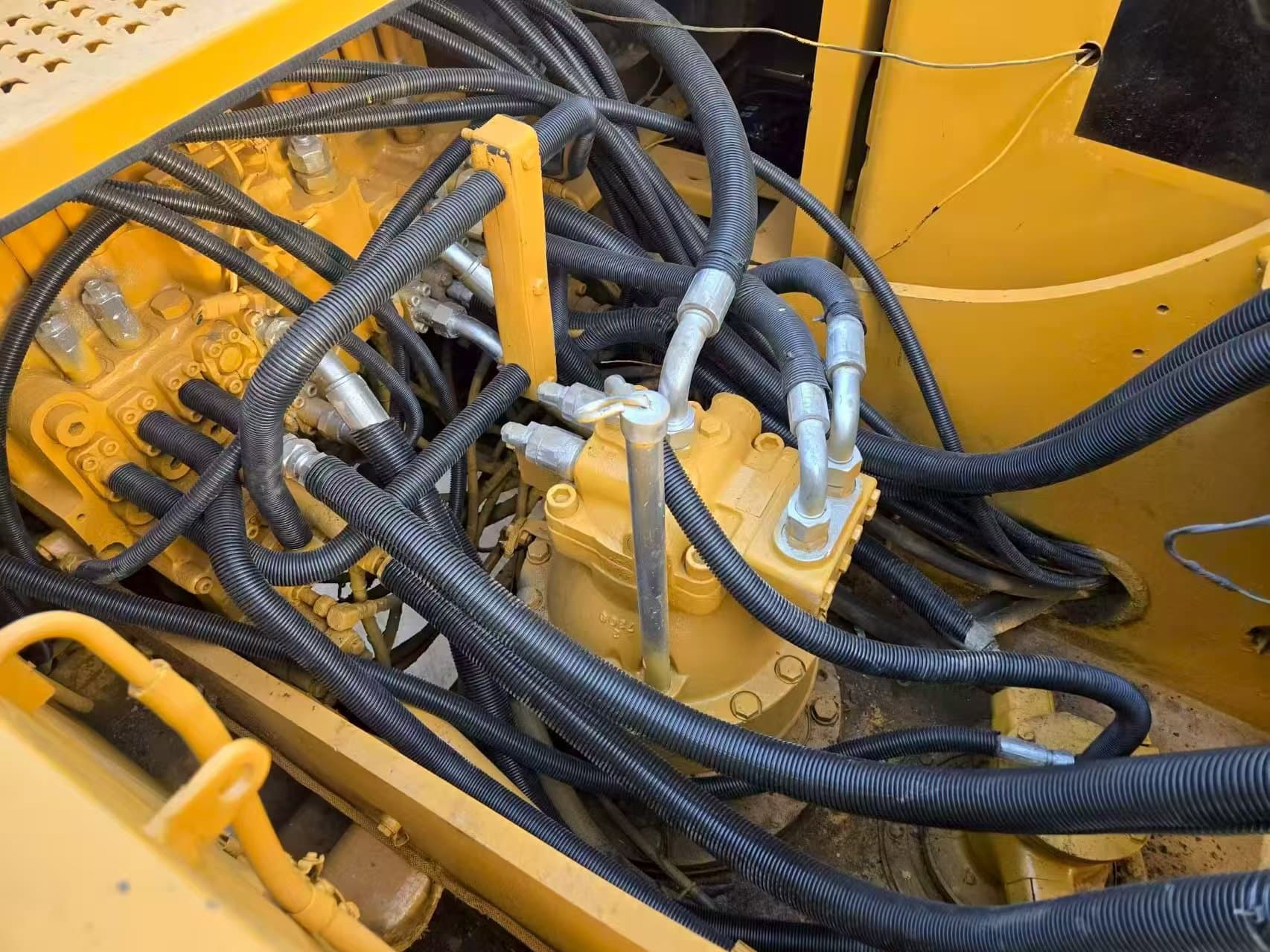 Caterpillar 320C Excavator - Image 7