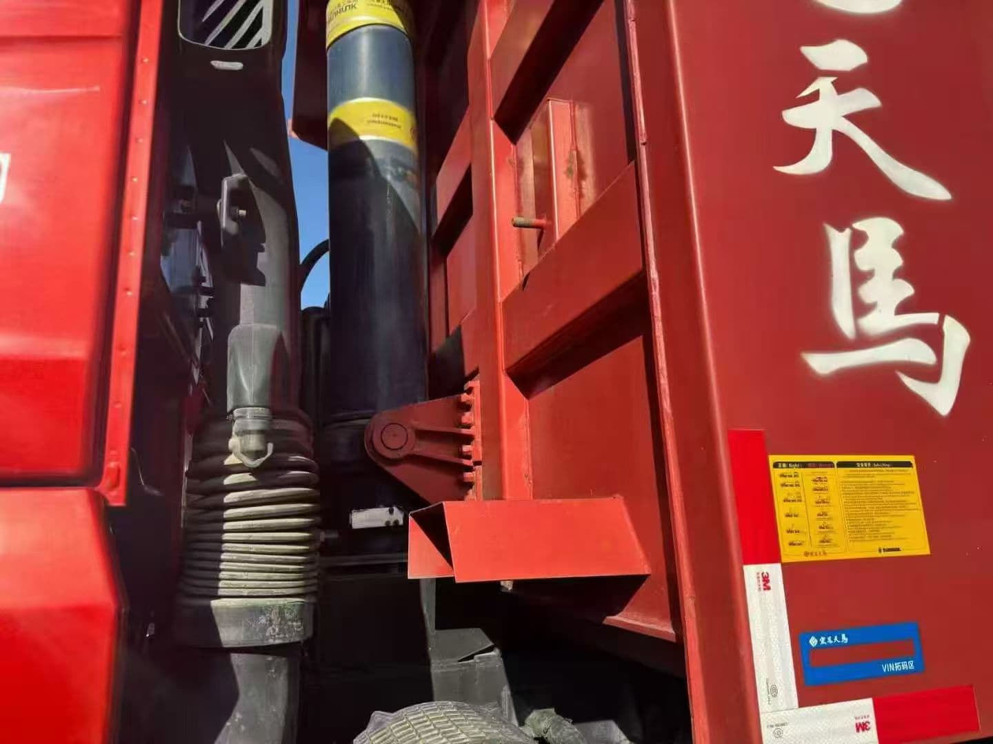 JH6 Heavy-Duty Truck with Weichai Engine - Image 10