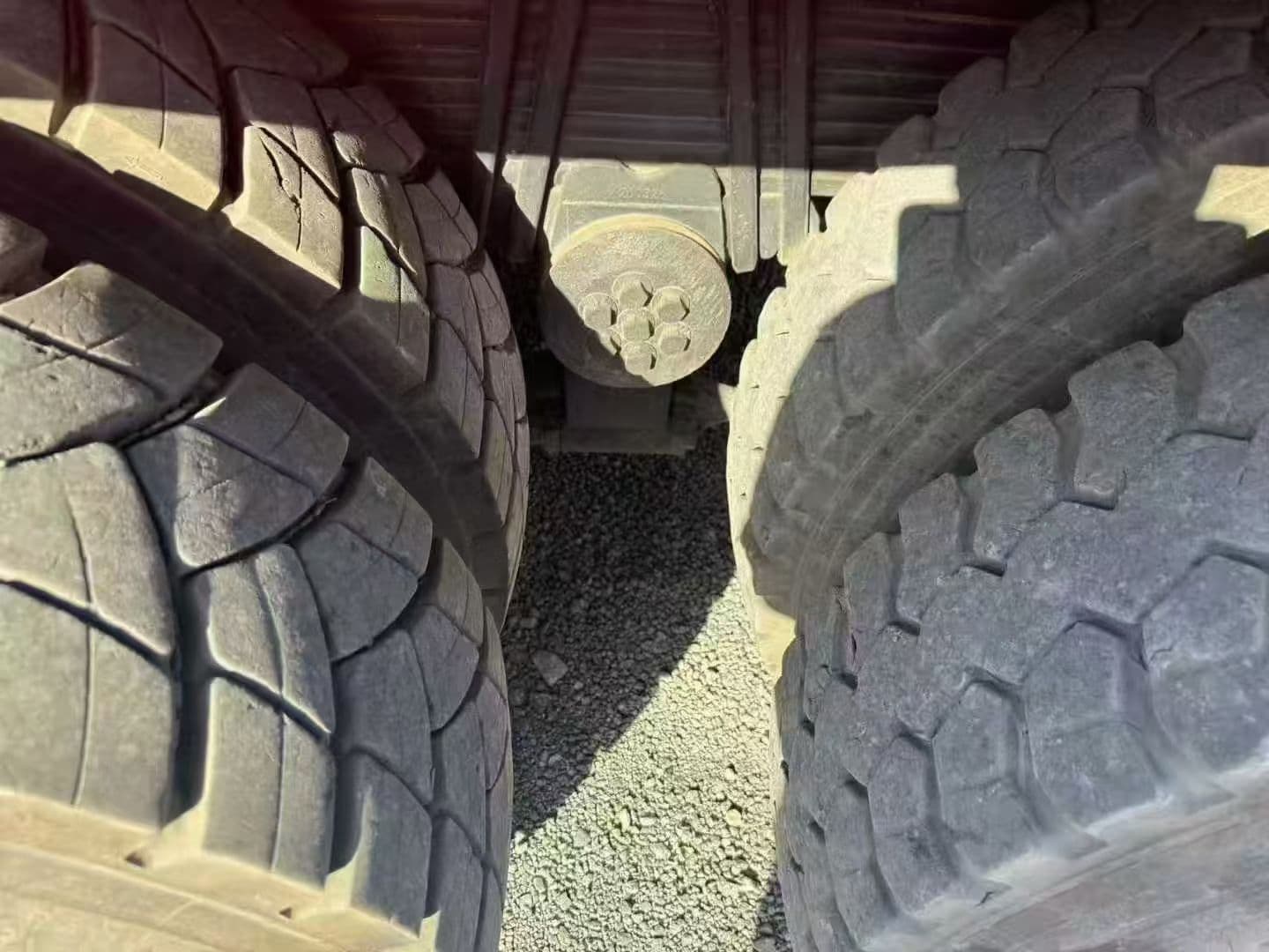 JH6 Heavy-Duty Truck with Weichai Engine - Image 6