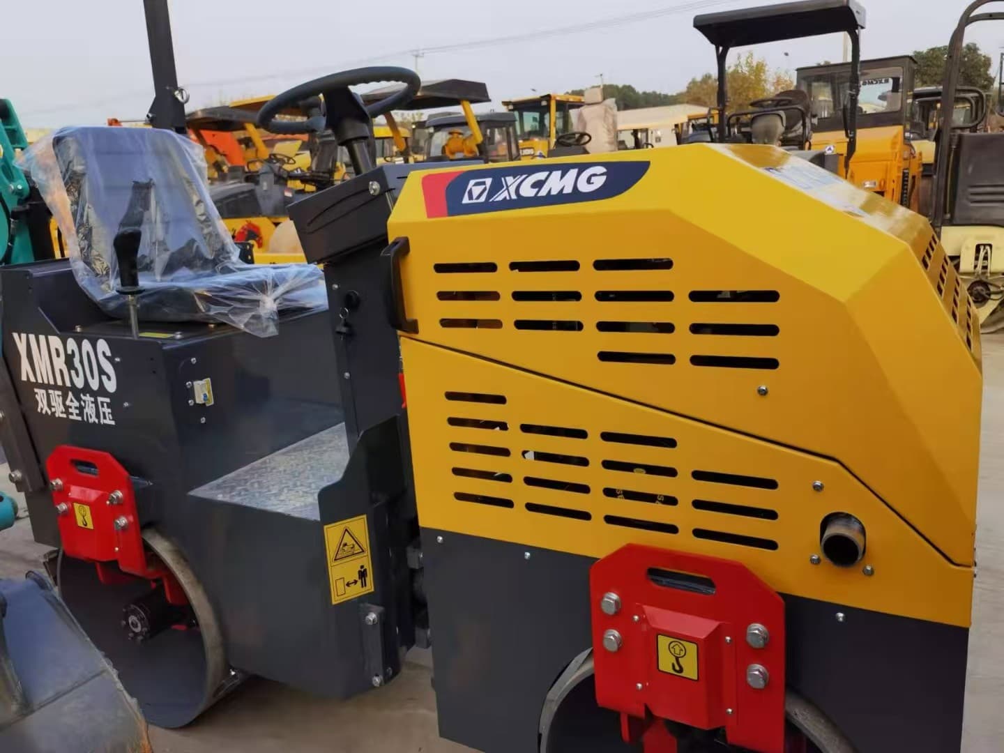 XCMG XMR30S Roller - Image 2