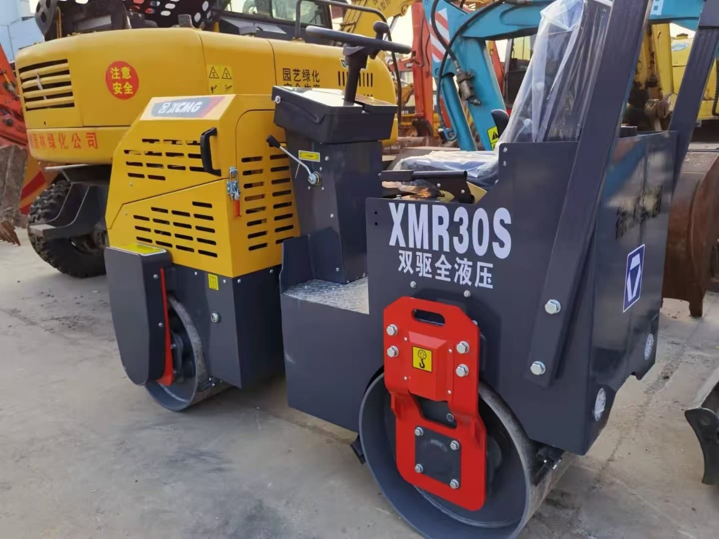 XCMG XMR30S Roller - Image 3