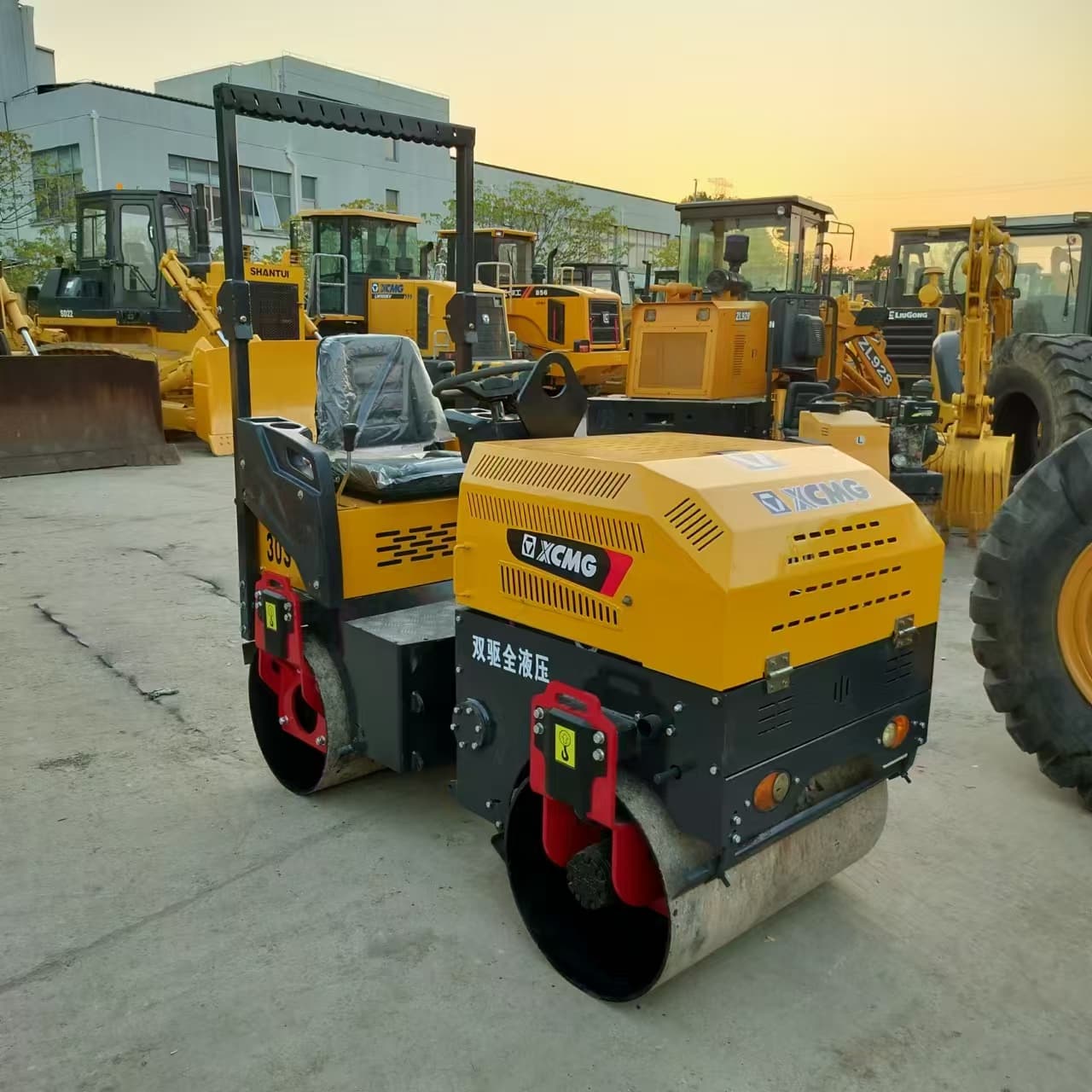 XCMG XMR30S Roller - Image 4