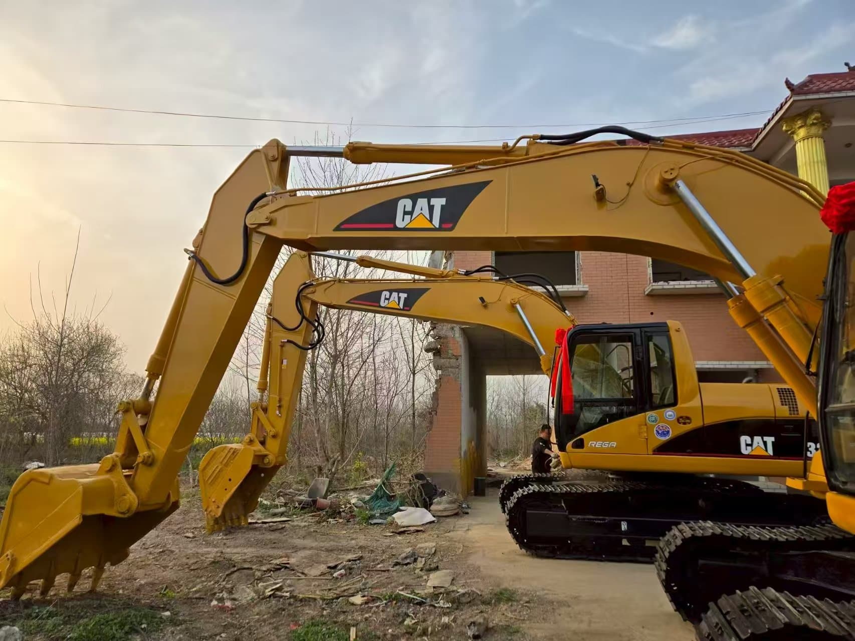 Hyundai 305 Excavator